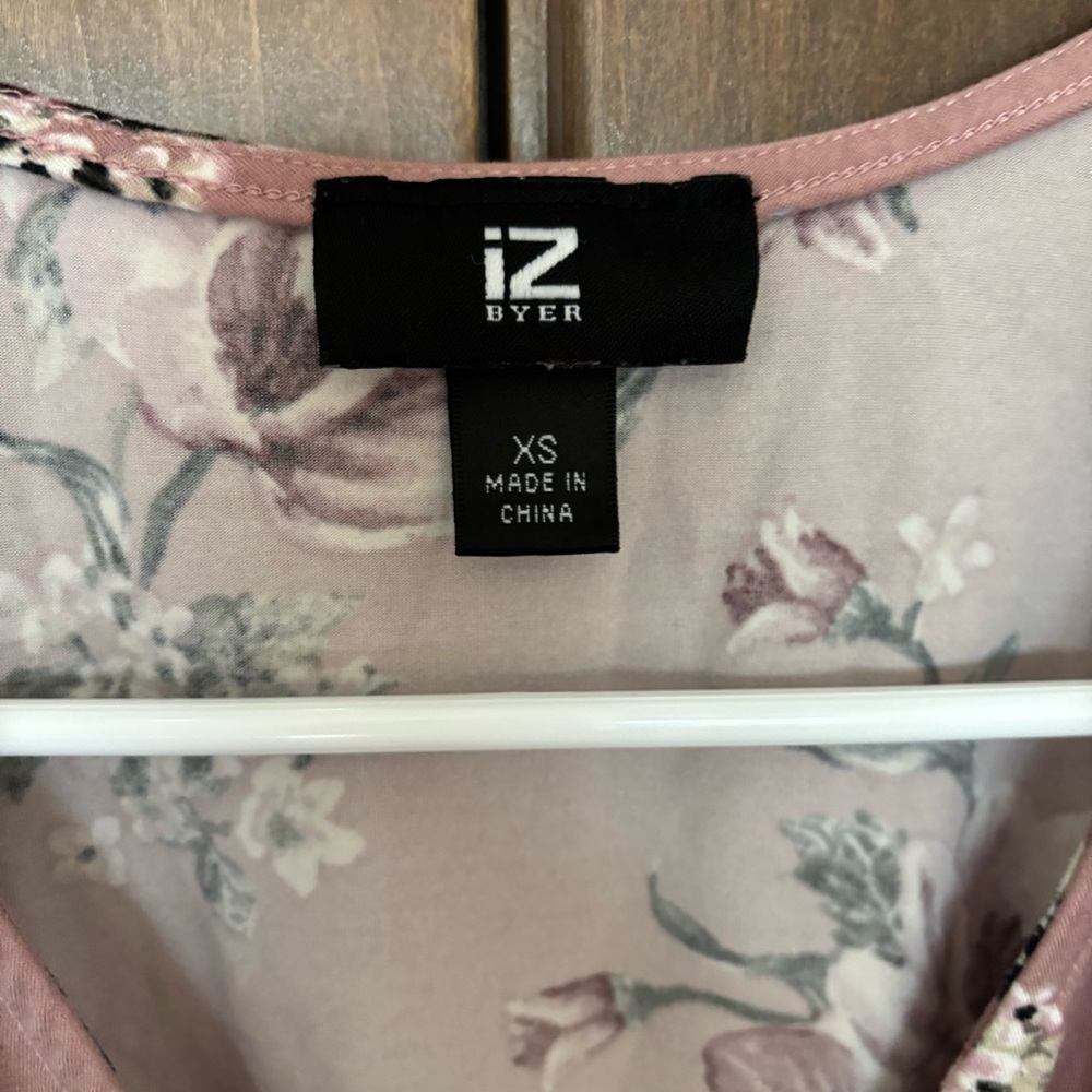 iZ Byer Mauve Pink Purple Floral Wrap Dress Size XS - Picture 4 of 4